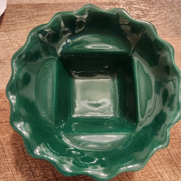 Green Scalloped Ceramic Bowl - Picture 6 of 6